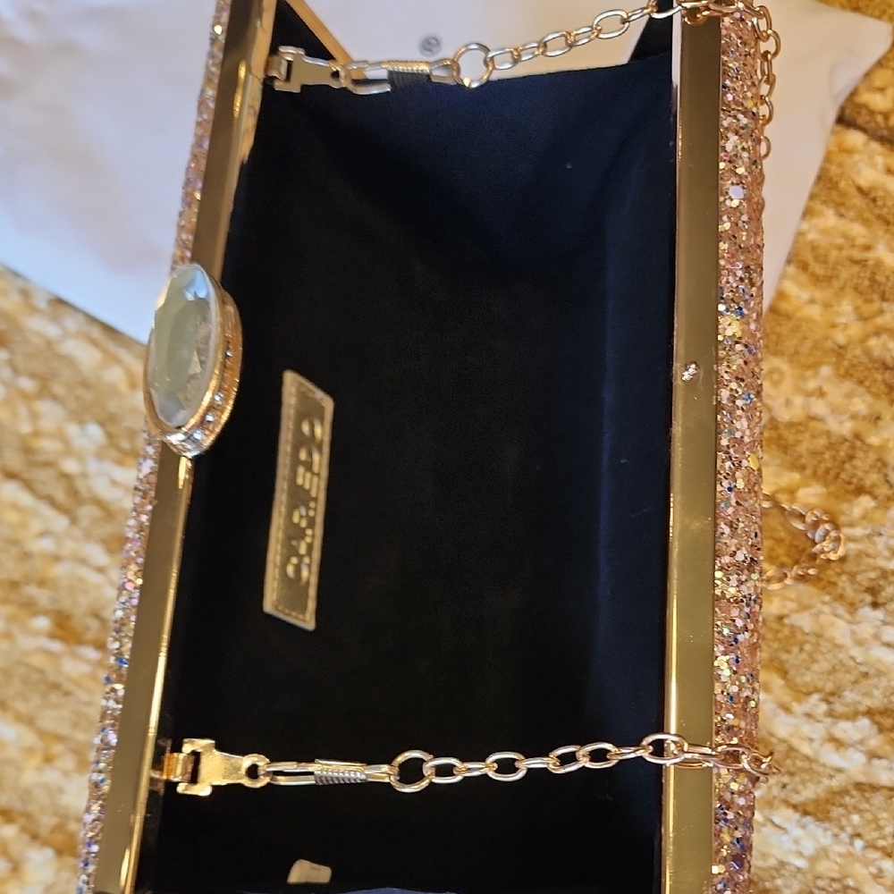 OS Clutch Purse with Chain Glittering Gold - Picture 4 of 10